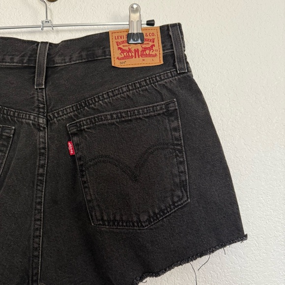Levi’s 501 Distressed Button Fly Shorts 28 - Picture 3 of 4